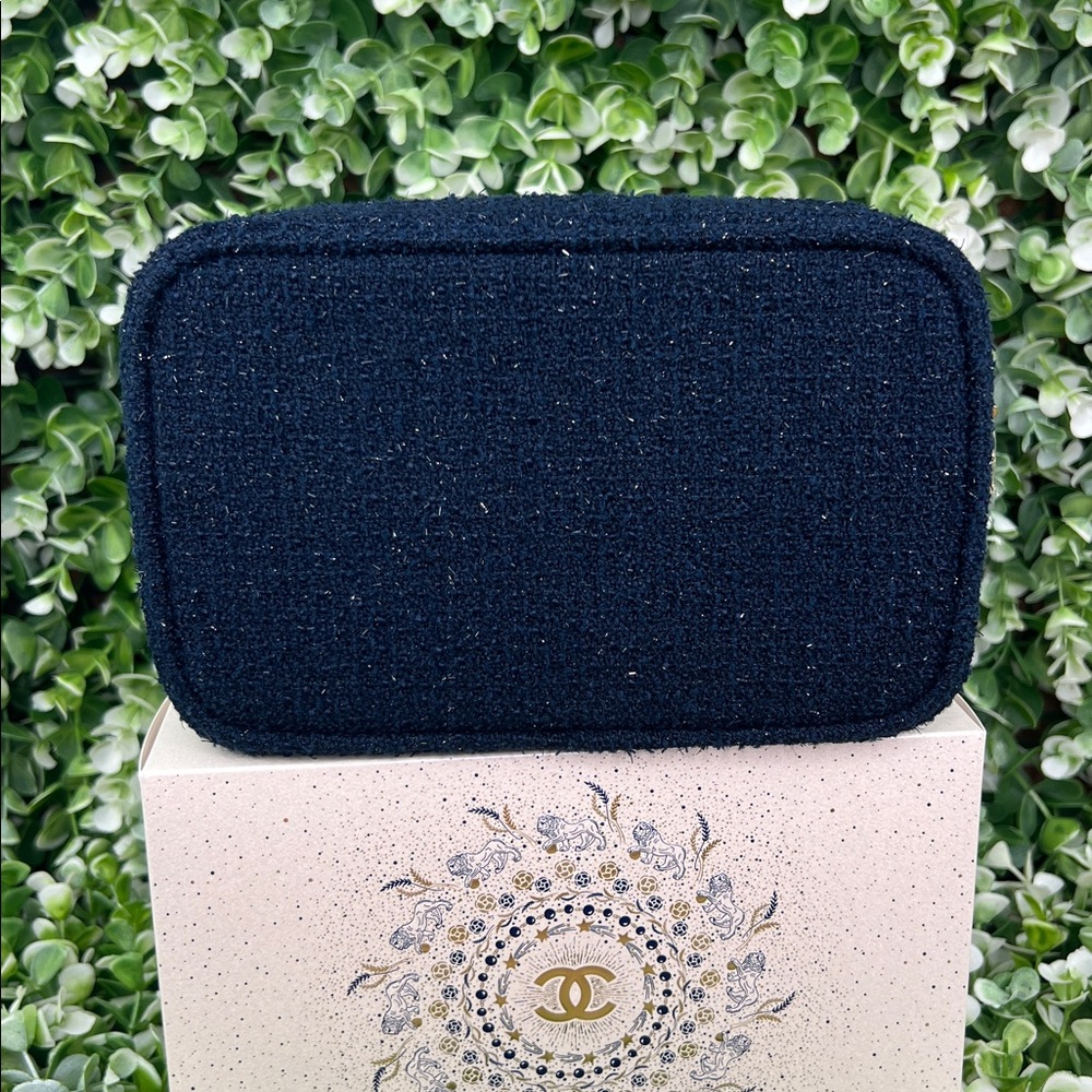 CHANEL Beauty Makeup Bag 2025 HOLIDAY LIMITED EDITION NIB AUTHENTIC - Picture 4 of 16